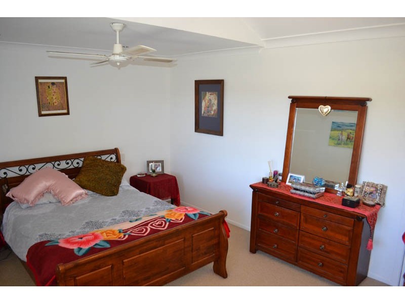 32 COOMBURRA CRESCENT, Ocean Shores NSW 2483