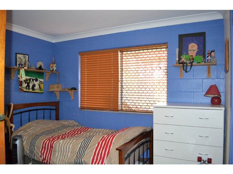 32 COOMBURRA CRESCENT, Ocean Shores NSW 2483