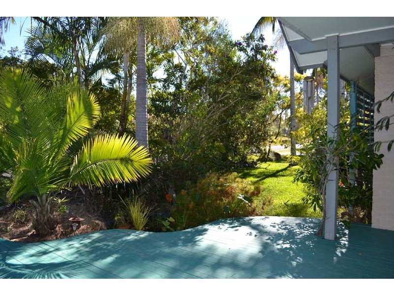 32 COOMBURRA CRESCENT, Ocean Shores NSW 2483