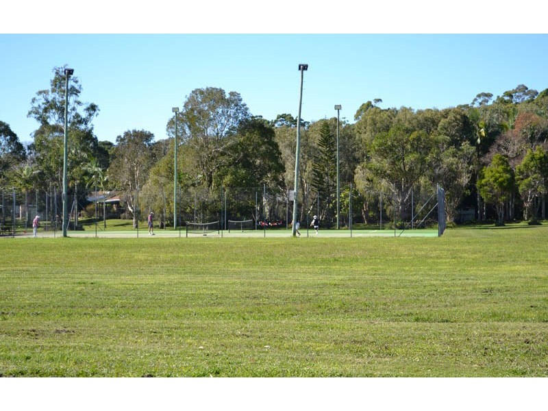 32 COOMBURRA CRESCENT, Ocean Shores NSW 2483