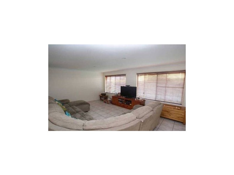 5 Eloura Court, Ocean Shores NSW 2483