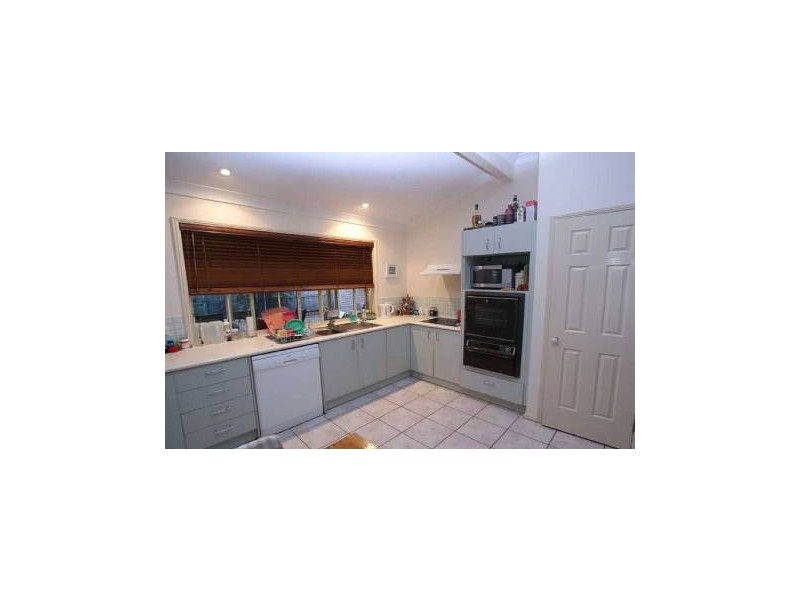 5 Eloura Court, Ocean Shores NSW 2483