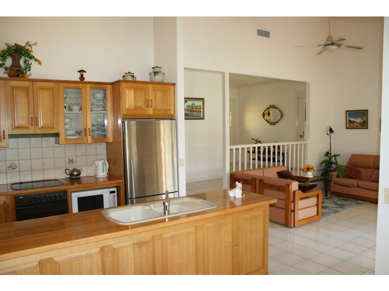 32 Narooma Drive, Ocean Shores NSW 2483