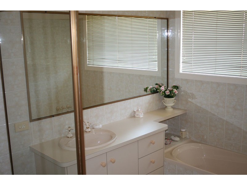 32 Narooma Drive, Ocean Shores NSW 2483