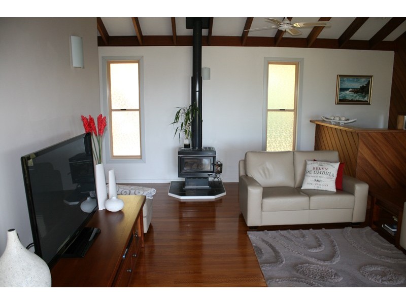 27 Warrambool Road, Ocean Shores NSW 2483