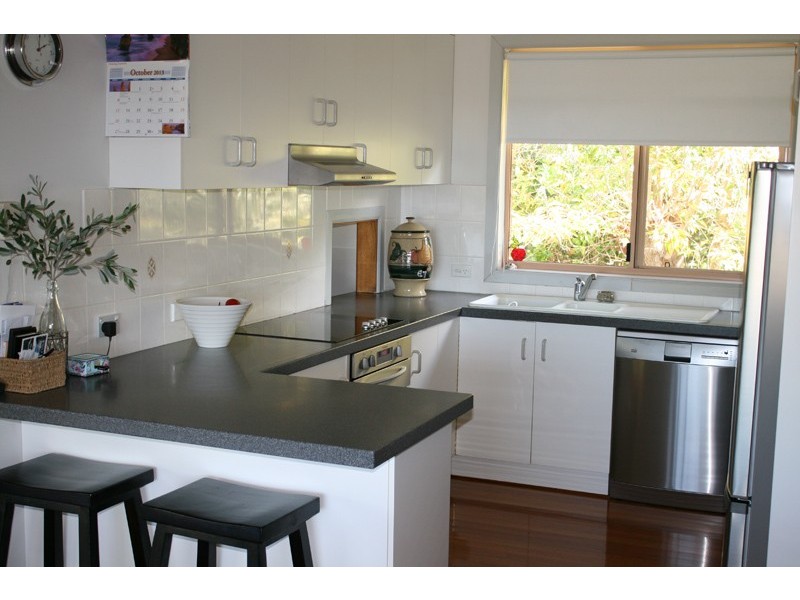 27 Warrambool Road, Ocean Shores NSW 2483