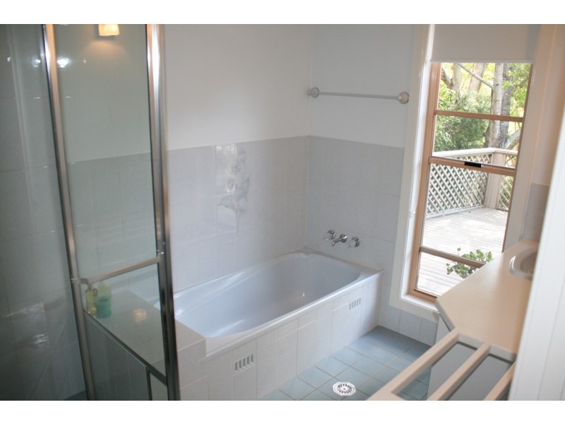 27 Warrambool Road, Ocean Shores NSW 2483