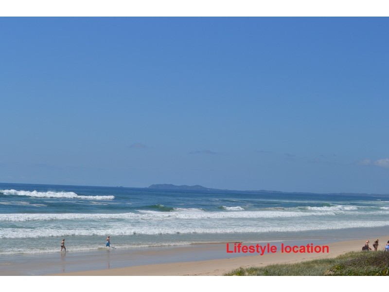 22 Larelar Court, Ocean Shores NSW 2483