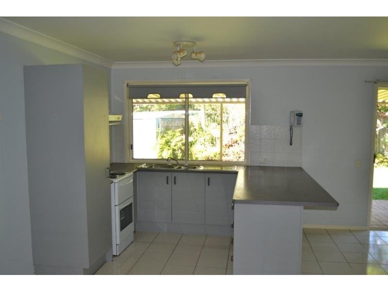 1 Eloura Court, Ocean Shores NSW 2483