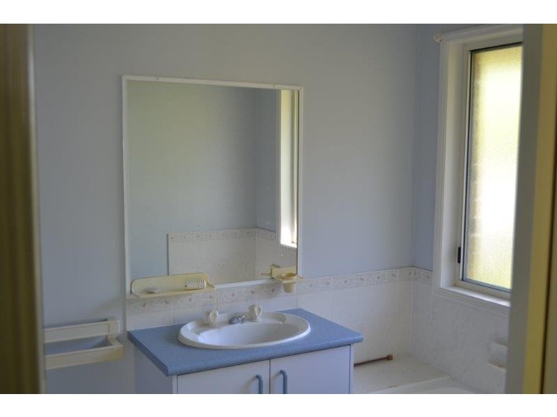 1 Eloura Court, Ocean Shores NSW 2483