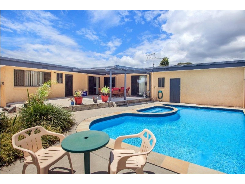 1 Paldi Court, Ocean Shores NSW 2483