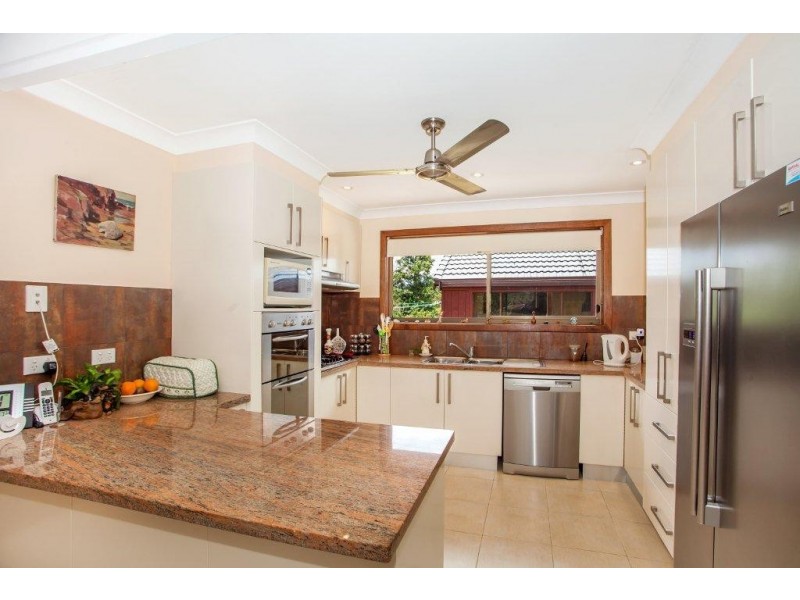 1 Paldi Court, Ocean Shores NSW 2483