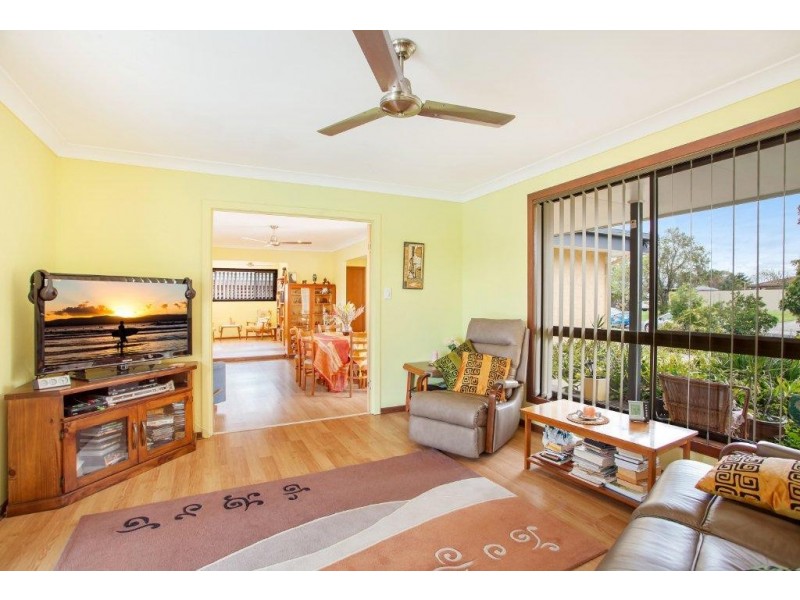 1 Paldi Court, Ocean Shores NSW 2483