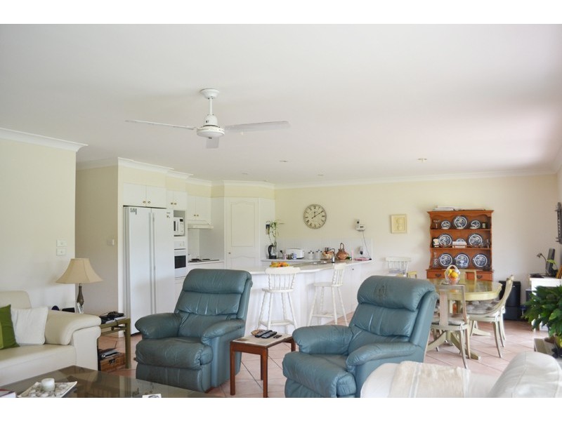 10 Kiah Close, Ocean Shores NSW 2483