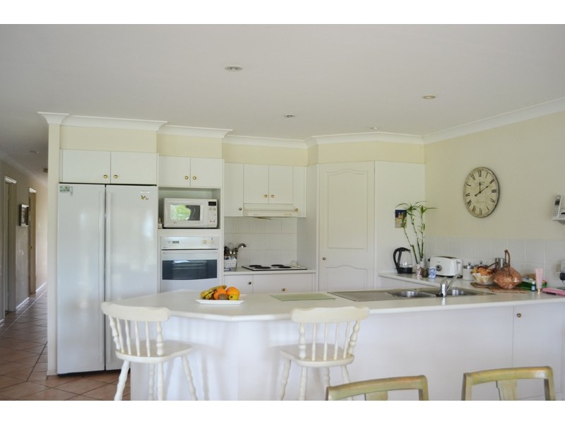 10 Kiah Close, Ocean Shores NSW 2483