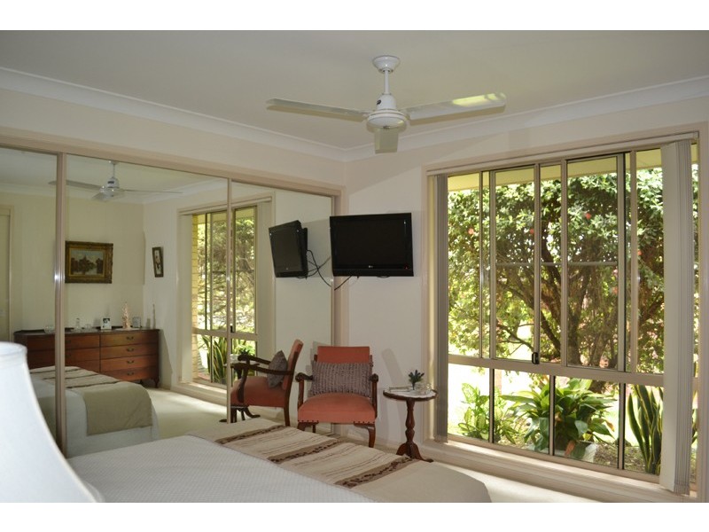 10 Kiah Close, Ocean Shores NSW 2483