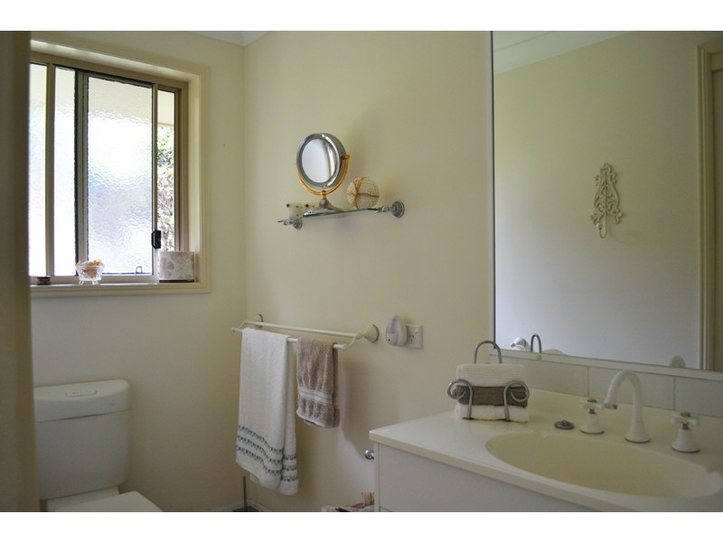 10 Kiah Close, Ocean Shores NSW 2483