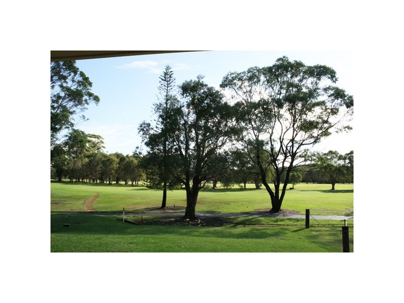 10 Kiah Close, Ocean Shores NSW 2483