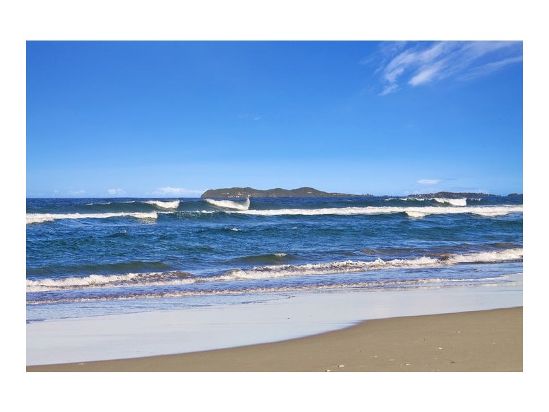 5 CANOWINDRA COURT, South Golden Beach NSW 2483