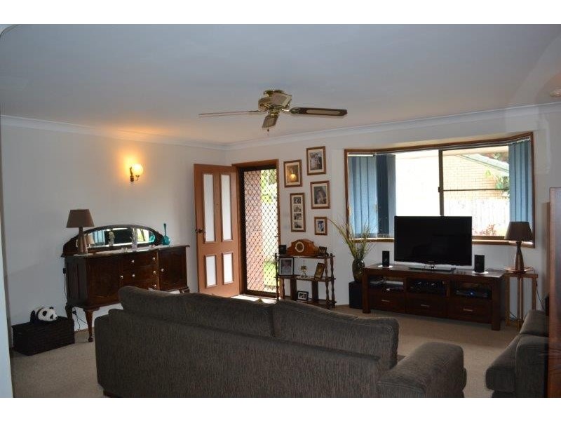 61 Rajah Road, Ocean Shores NSW 2483
