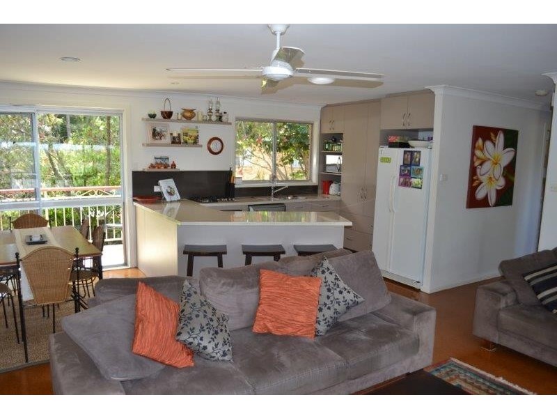 1 Bian Court, Ocean Shores NSW 2483