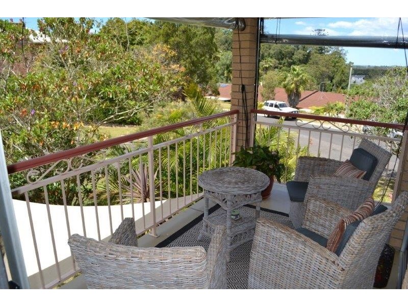 1 Bian Court, Ocean Shores NSW 2483