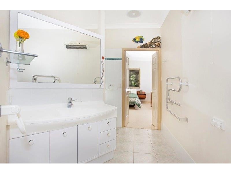 31 Hardy Avenue, Ocean Shores NSW 2483