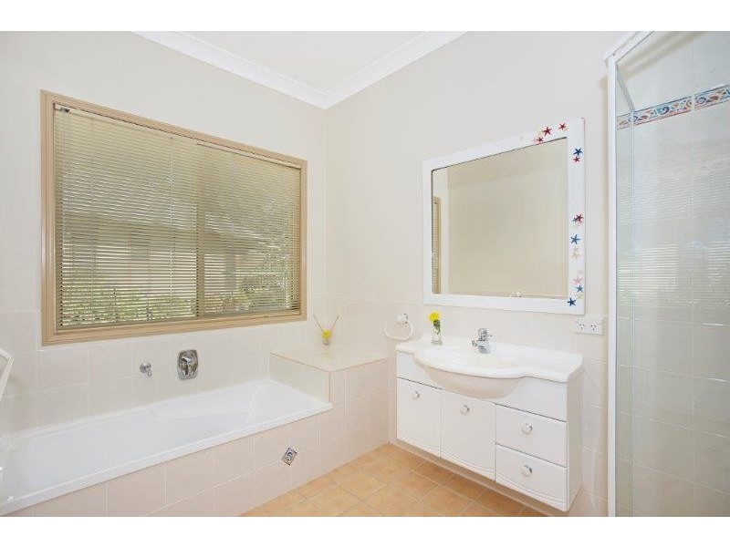 31 Hardy Avenue, Ocean Shores NSW 2483