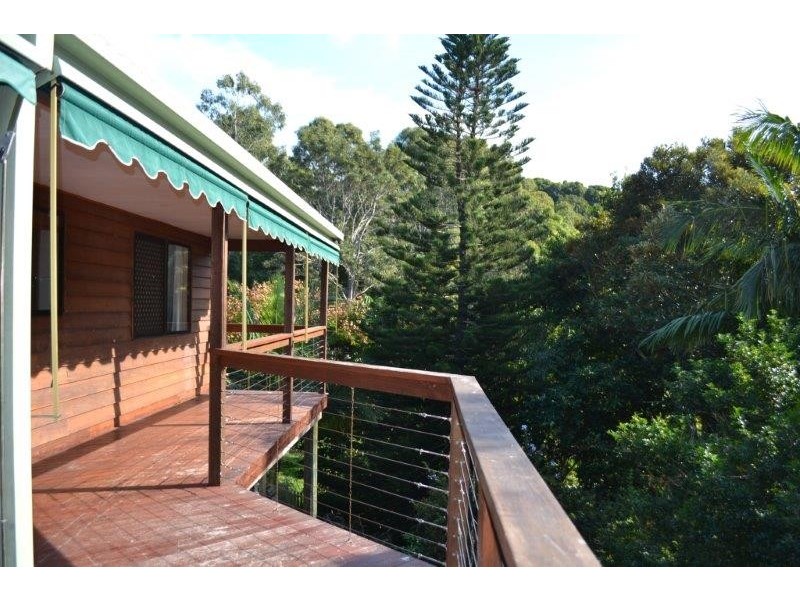 18 Binya Place, Ocean Shores NSW 2483