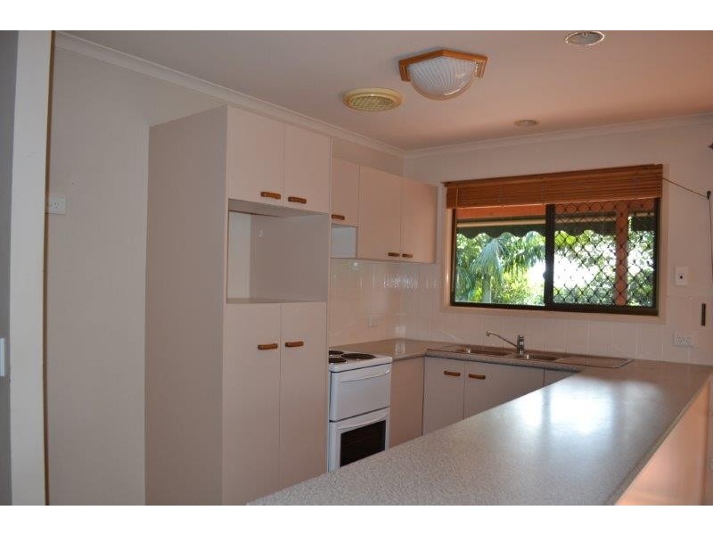 18 Binya Place, Ocean Shores NSW 2483