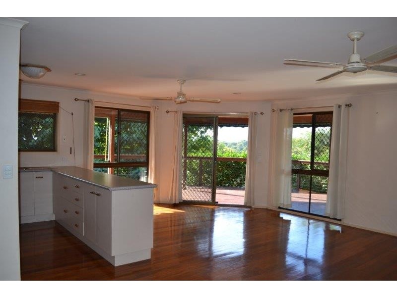 18 Binya Place, Ocean Shores NSW 2483