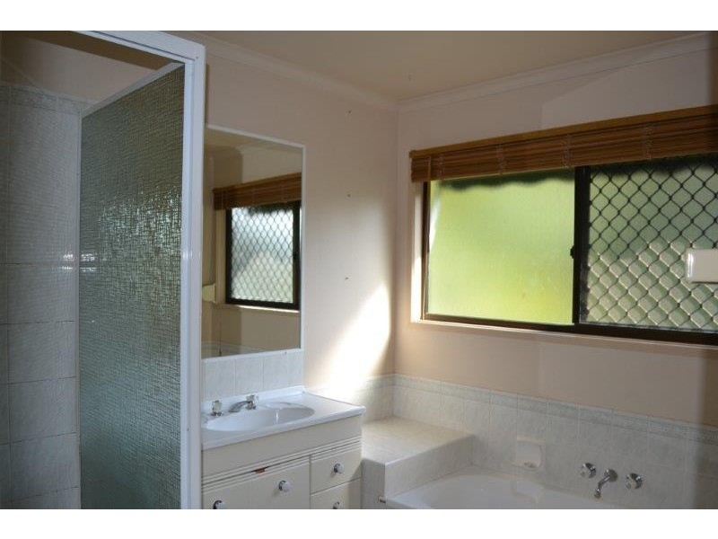 18 Binya Place, Ocean Shores NSW 2483