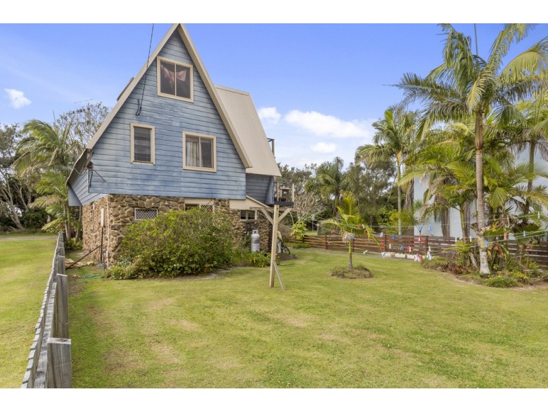 15 Pacific Esplanade, South Golden Beach NSW 2483