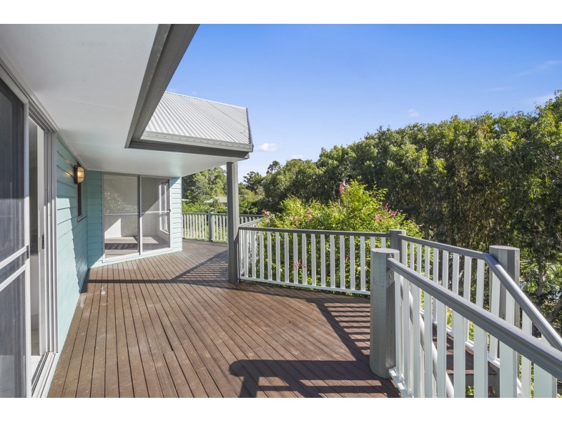 11 Bulgoon Crescent, Ocean Shores NSW 2483