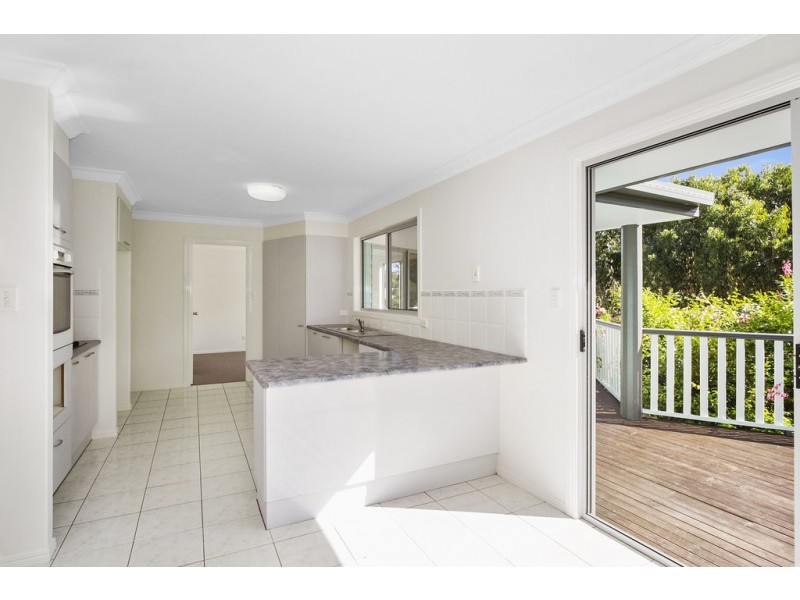 11 Bulgoon Crescent, Ocean Shores NSW 2483