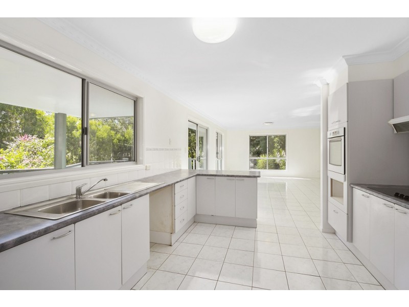 11 Bulgoon Crescent, Ocean Shores NSW 2483