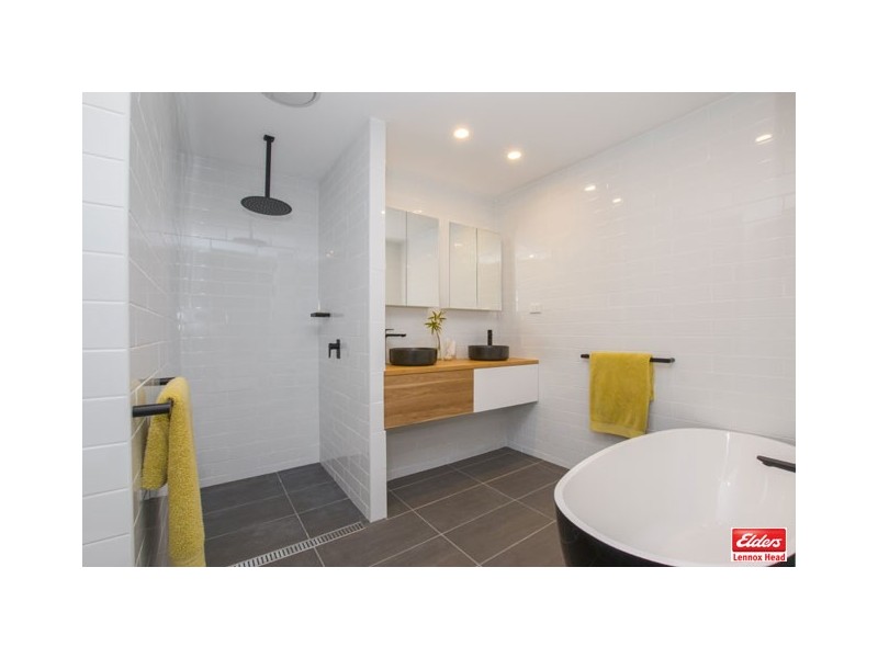 1/4 Aurora Place, Lennox Head NSW 2478