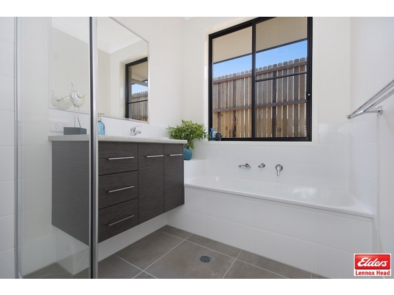 27 Lakeside Way, Lennox Head NSW 2478