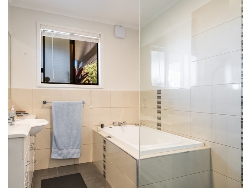 1 and 2/2 Henderson Place, Lennox Head NSW 2478