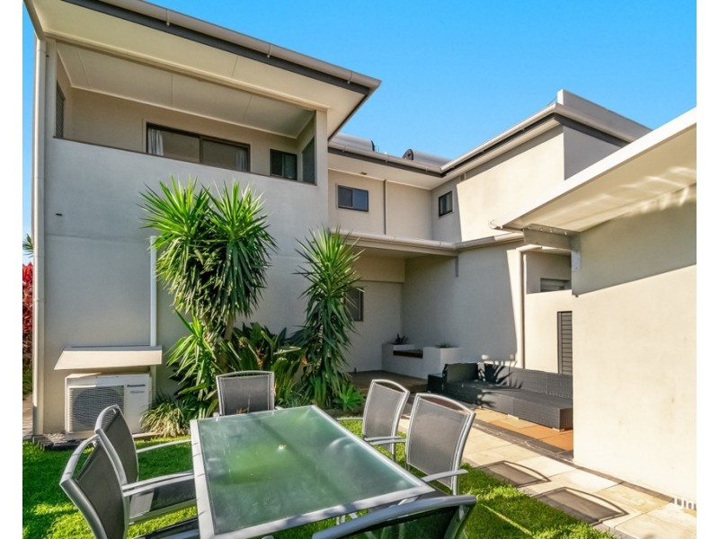 1 and 2/2 Henderson Place, Lennox Head NSW 2478
