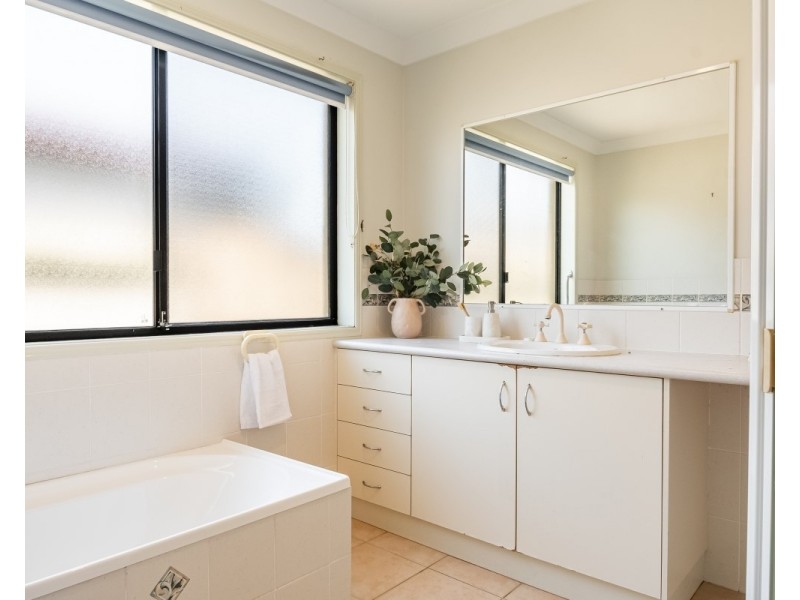 1/2 Carnarvon Court, Lennox Head NSW 2478