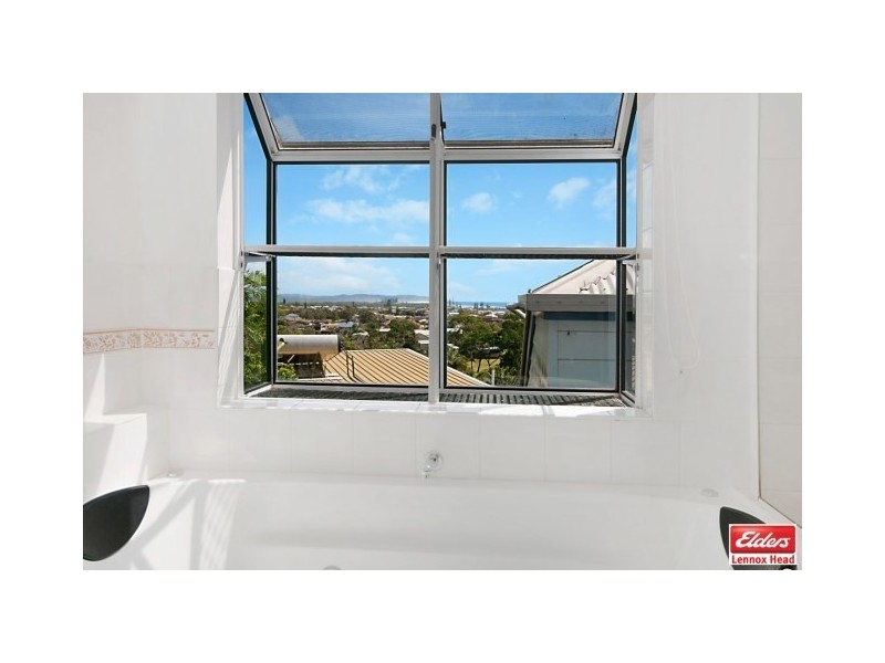 2/11 Sunrise Crescent, Lennox Head NSW 2478