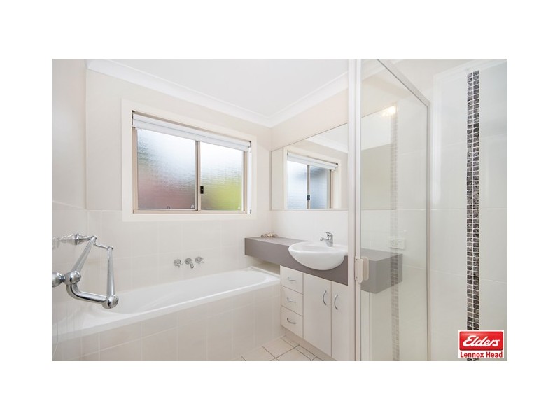 8 Rosewood Place, Lennox Head NSW 2478