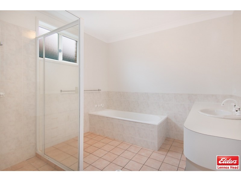 1/4 Lakefield Avenue, Lennox Head NSW 2478