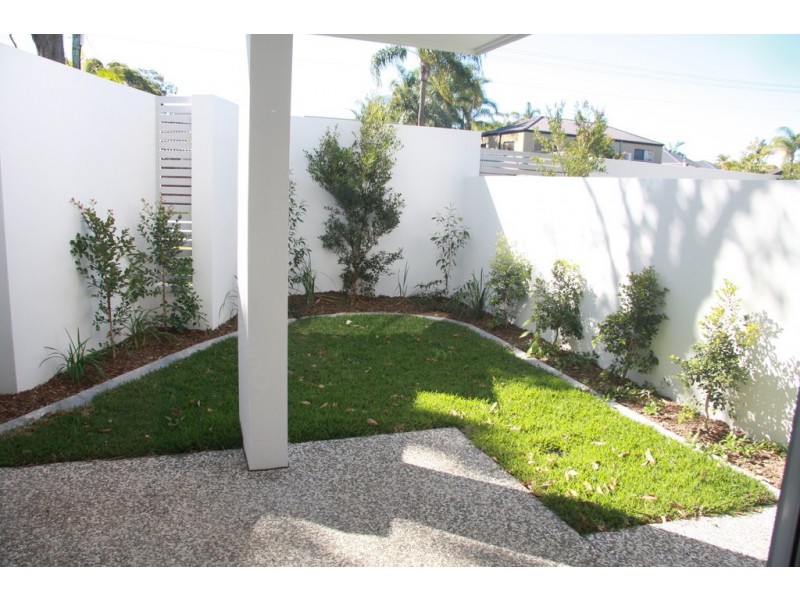 2 tashey Court, Bundall QLD 4217