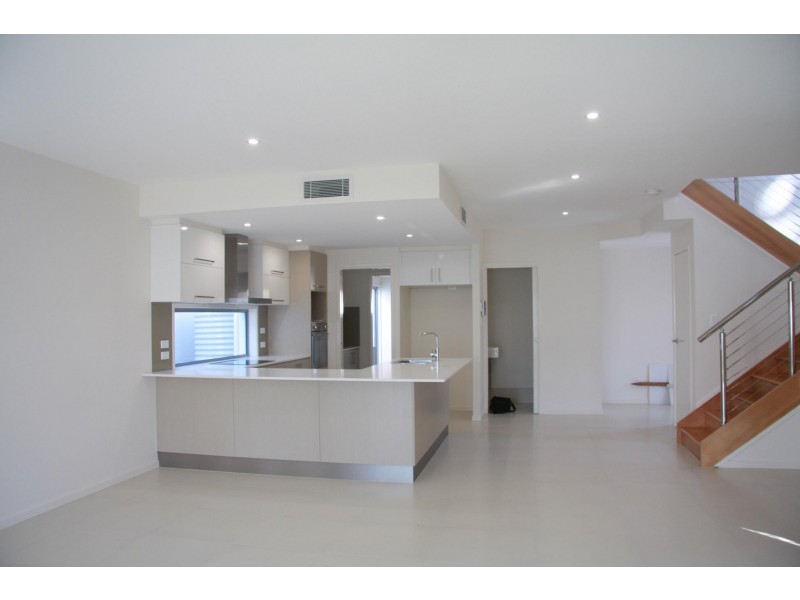 2 tashey Court, Bundall QLD 4217
