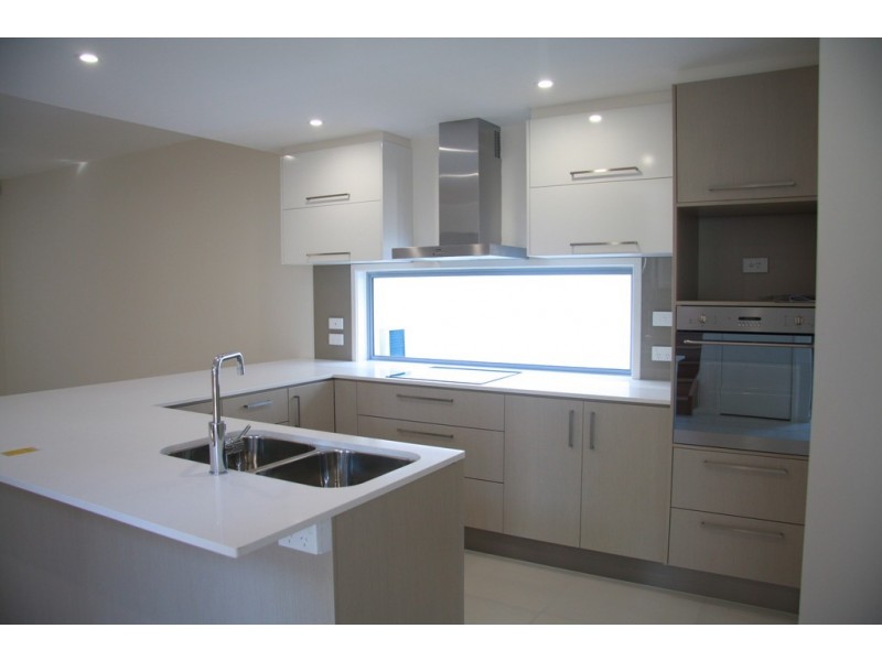 2 tashey Court, Bundall QLD 4217