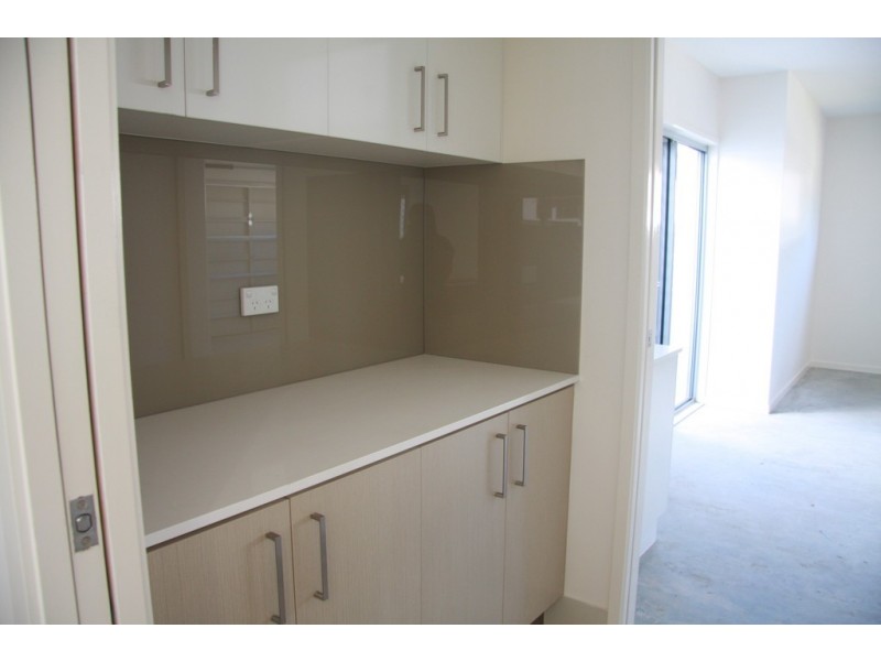 2 tashey Court, Bundall QLD 4217