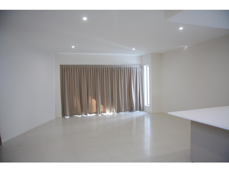 2 tashey Court, Bundall QLD 4217