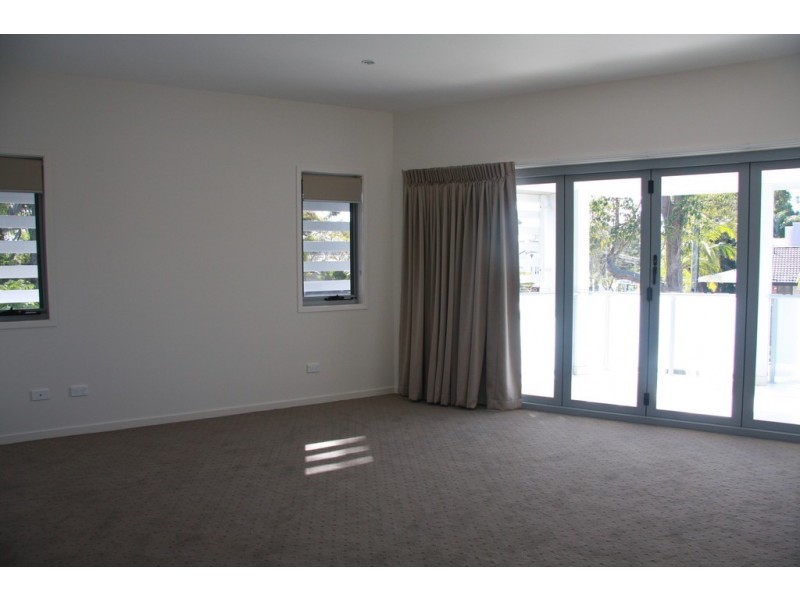 2 tashey Court, Bundall QLD 4217